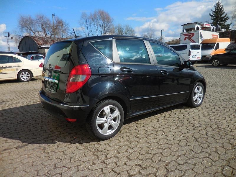 Gebraucht Mercedes A160 95 PS (69 kW) 2011 Schwarz Kleinwagen