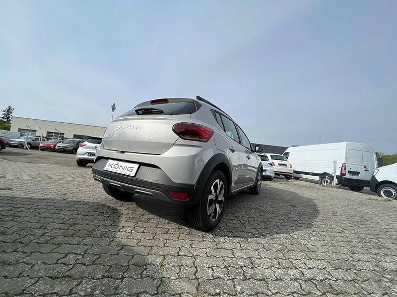 Gebraucht Dacia Sandero Stepway 91 PS (66 kW) 2023 Moonstone grau metallic Kleinwagen
