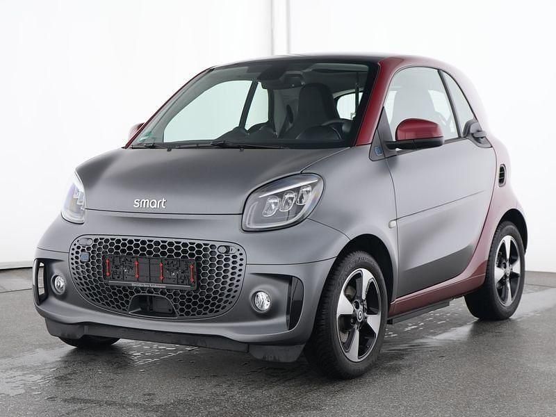 Grau Gebraucht 2023 Smart ForTwo Electric Drive Passion Coupé | 17.930 € (Teuer) - Bild 1/3