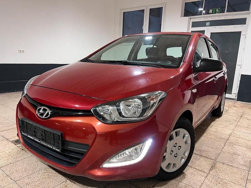 Rot Gebraucht 2013 Hyundai i20 Trend Kleinwagen | 7.490 € (Fairer Preis) - Bild 1/4