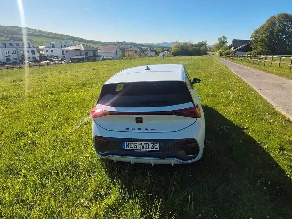 Second-hand Cupra Born 150 kW (204 CP) 2024 Alb Hatchback