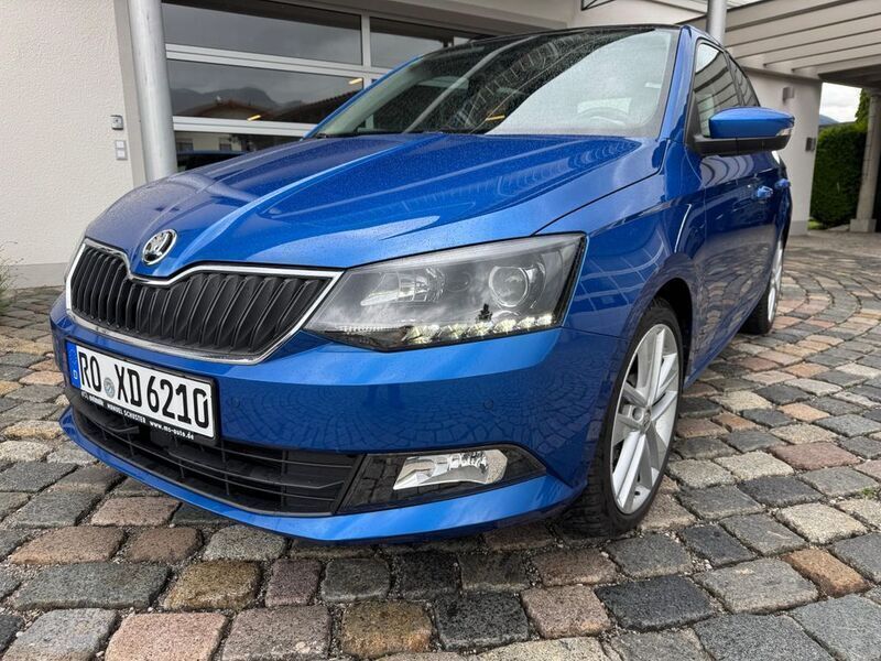 Raceblau (f5w) Gebraucht 2015 Skoda Fabia Style Limousine | 10.950 € (Guter Preis) - Bild 1/4