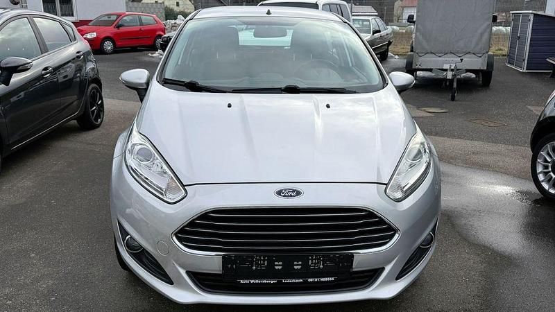 Gebraucht Ford Fiesta Trend 82 PS (60 kW) 2015 Silber Limousine