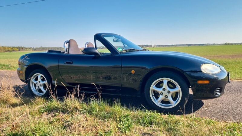 Schwarz Gebraucht 2005 Mazda MX5 Cabrio | 3.650 € (Fairer Preis) - Bild 1/4