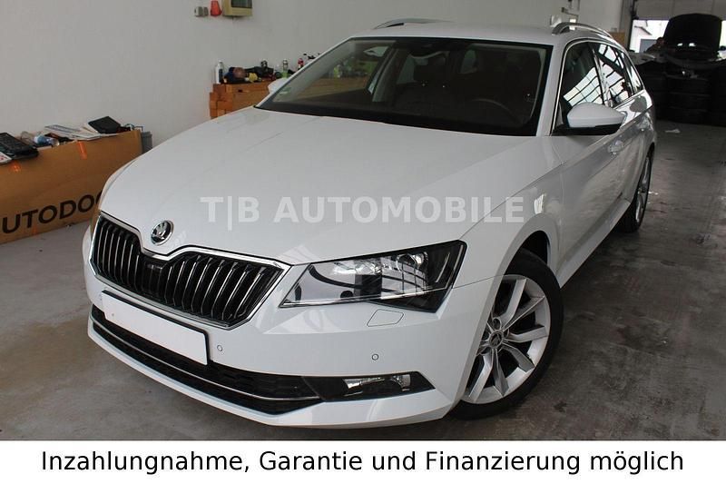 Weiß Gebraucht 2017 Skoda Superb Style Kombi | 17.990 € (Guter Preis) - Bild 1/4
