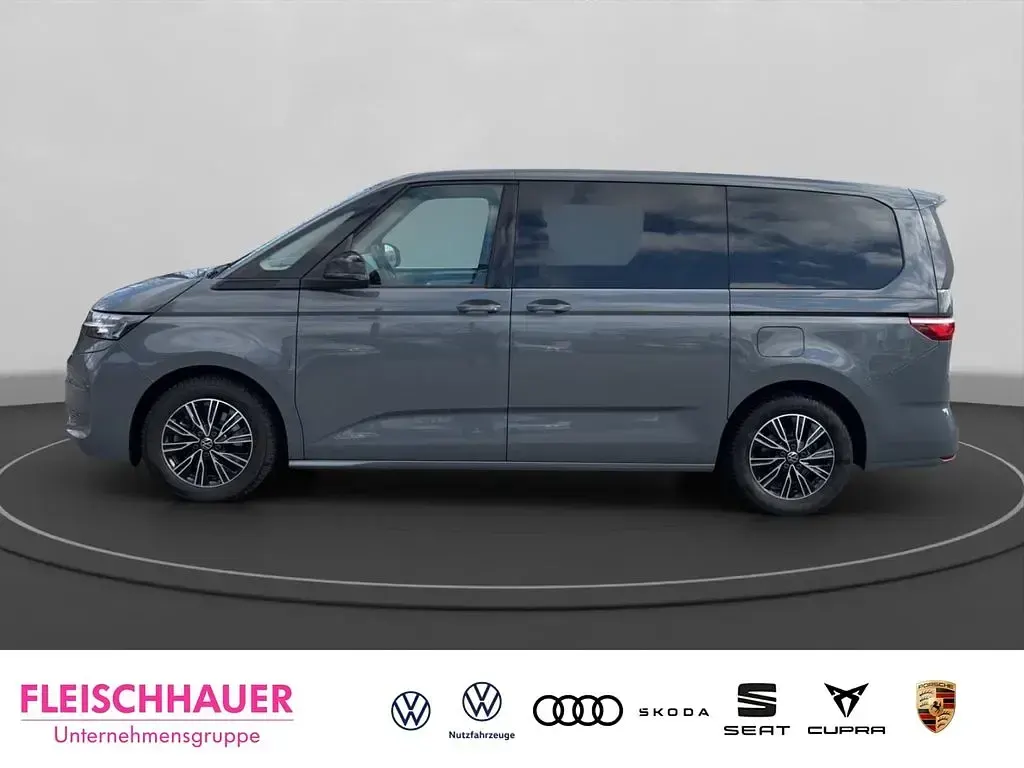 Gebraucht VW Multivan Basis 150 PS (110 kW) 2023 Grau Van / Kleinbus