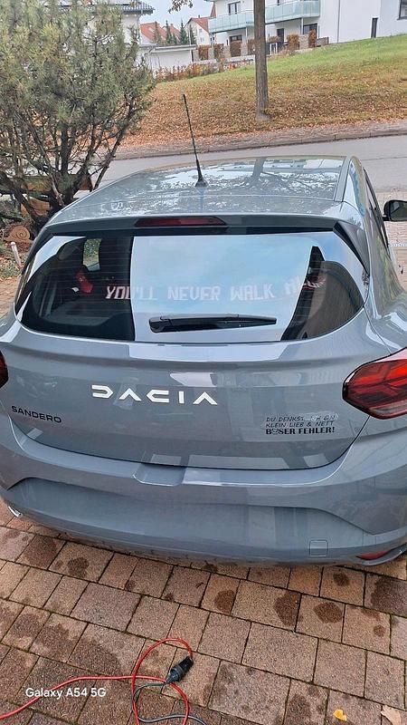 Grau Gebraucht 2023 Dacia Sandero Limousine | 13.000 € (Superpreis) - Bild 1/4