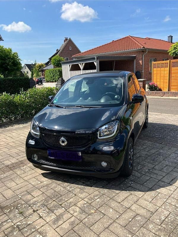 Schwarz Gebraucht 2017 Smart ForFour Electric Drive Kleinwagen | 7.990 € (Fairer Preis) - Bild 1/4