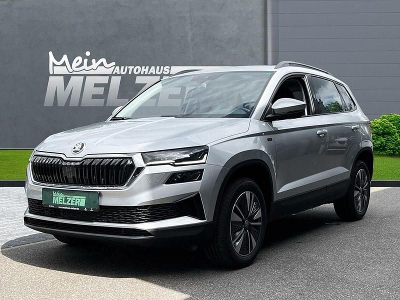 Brilliantsilber Neu 2025 Skoda Karoq Tour SUV | 41.180 € (Teuer) - Bild 1/4