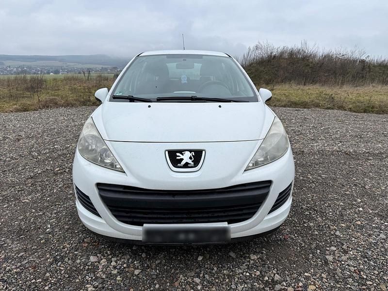 Gebraucht Peugeot 207 95 PS (69 kW) 2009 Weiß Kleinwagen