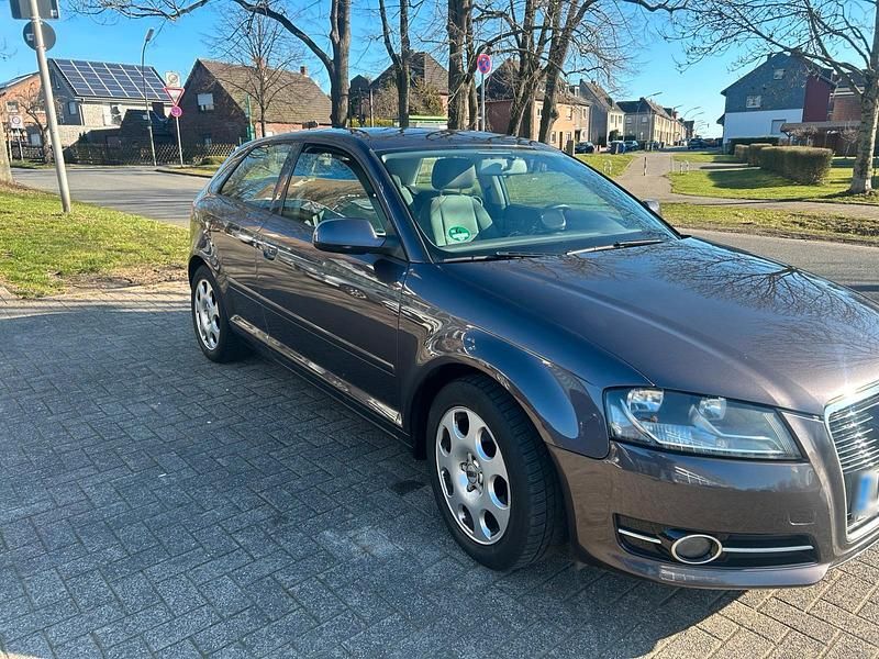 Gebraucht Audi A3 105 PS (77 kW) 2011 Braun Kleinwagen