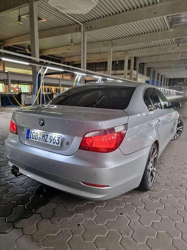 Gebraucht BMW 525 192 PS (141 kW) 2004 Silber Limousine
