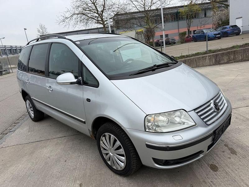 Second-hand VW Sharan 116 CP (85 kW) 2007 Argintiu Monovolum