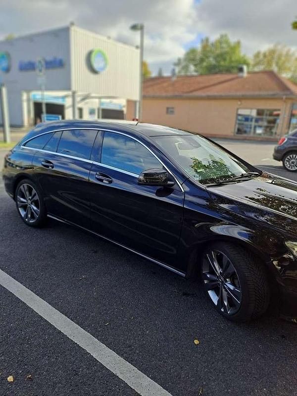 Gebraucht Mercedes CLA180 122 PS (89 kW) 2019 Schwarz Limousine