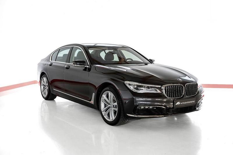 Grau Gebraucht 2017 BMW 730 Sport Line Limousine | 32.990 € (Superpreis) - Bild 1/4