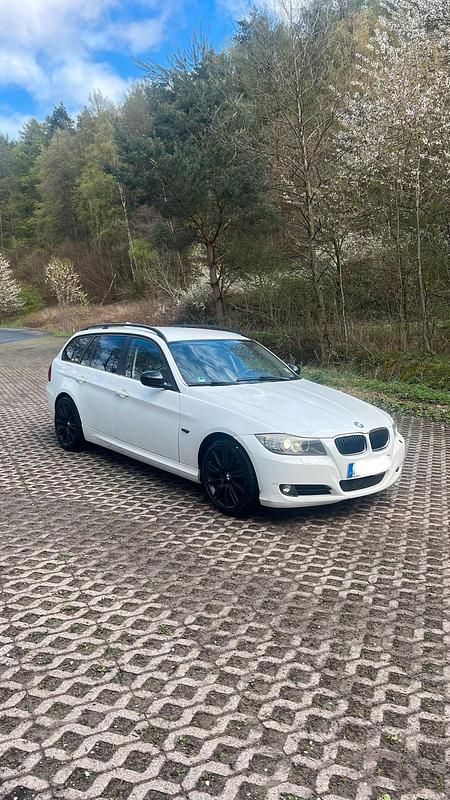 Gebraucht BMW 320 170 PS (125 kW) 2009 Weiß Kombi