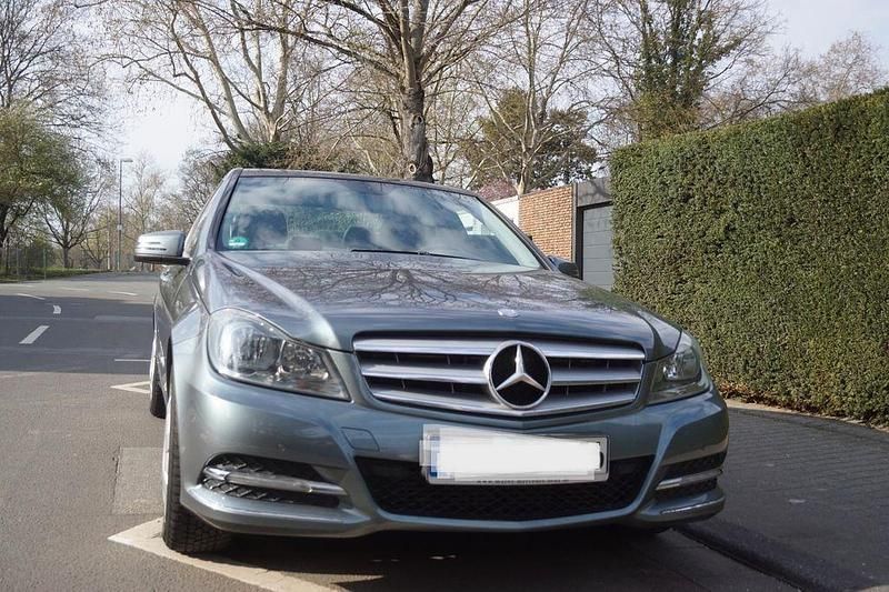 Gebraucht Mercedes C180 156 PS (114 kW) 2012 Grau Limousine