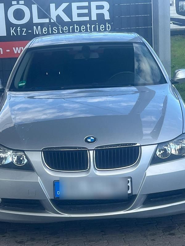 Silber Gebraucht 2007 BMW 318 Limousine | 4.000 € - Bild 1/4