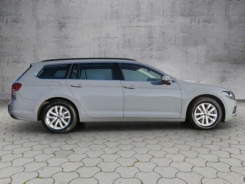 Gebraucht VW Passat Business 150 PS (110 kW) 2022 Mondsteingrau Kombi