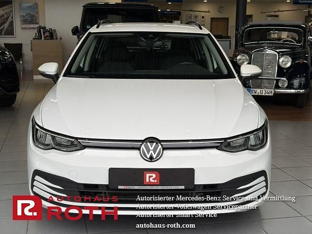 Gebraucht VW Golf VIII Life 131 PS (96 kW) 2022 Pure white Kombi