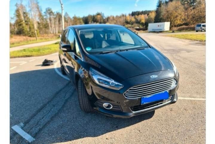 Schwarz Gebraucht 2017 Ford S-MAX Titanium Van / Kleinbus | 22.500 € (Fairer Preis) - Bild 1/4