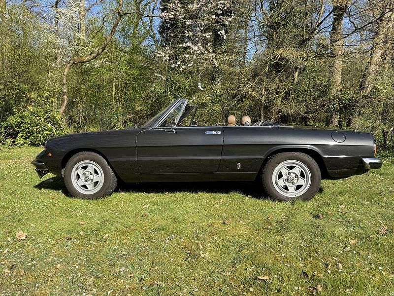 Gebraucht Alfa Romeo Spider 126 PS (92 kW) 1983 Schwarz Cabrio