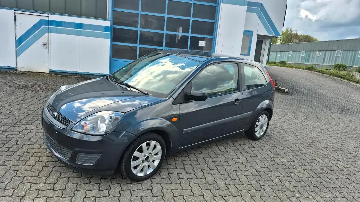 Używany Ford Fiesta 80 KM (58 kW) 2007 Szary Hatchback