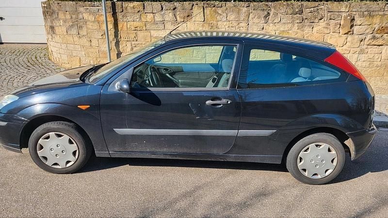 Usado Ford Focus Viva 75 CV (55 kW) 2004 Negro Utilitario