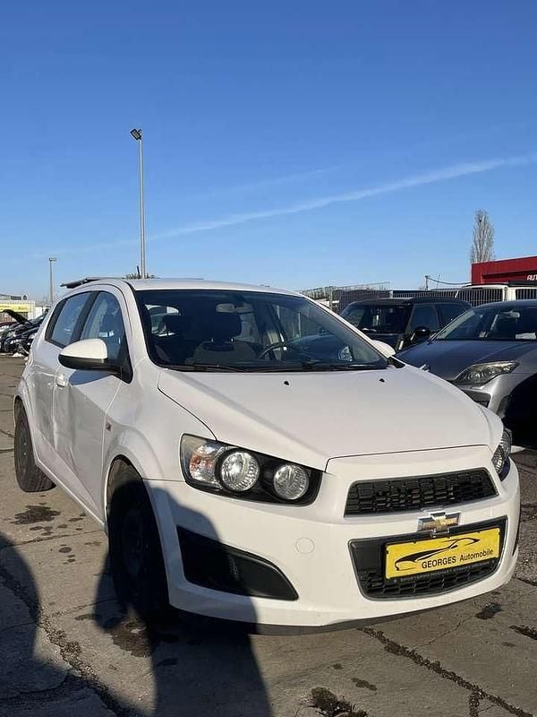 Gebraucht Chevrolet Aveo LT 101 PS (74 kW) 2011 Weiß Limousine