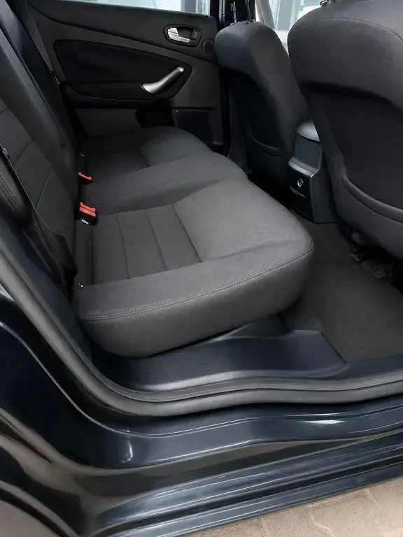 Używany Ford Mondeo Titanium 140 KM (102 kW) 2010 Szary Sedan/Limuzyna