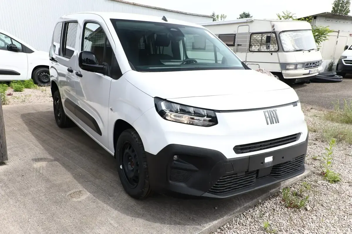 Neu Fiat Doblò 131 PS (96 kW) 2026 Gelato weiss Van / Kleinbus