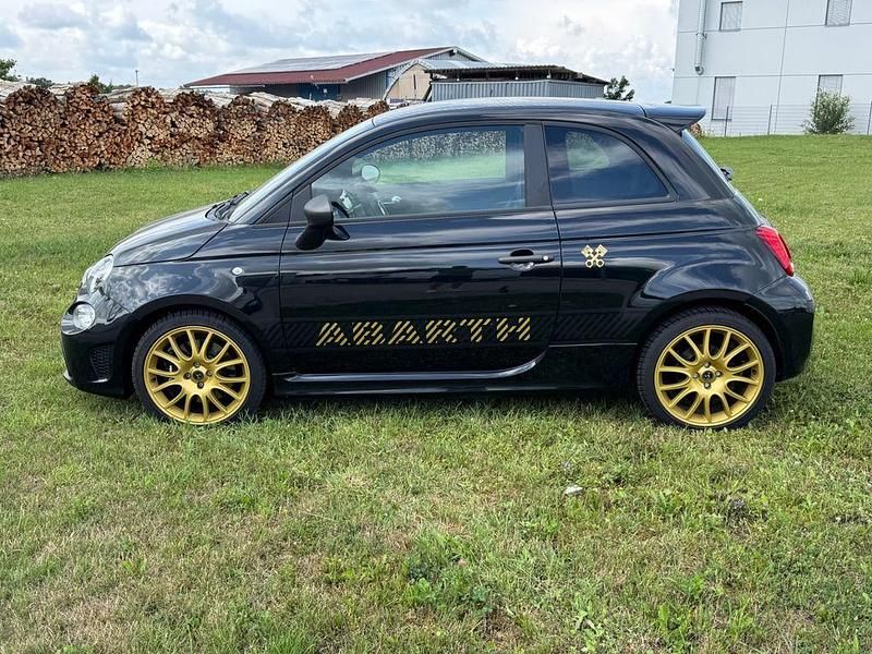 Schwarz Gebraucht 2024 Abarth 695 Kleinwagen | 33.200 € (Teuer) - Bild 1/4