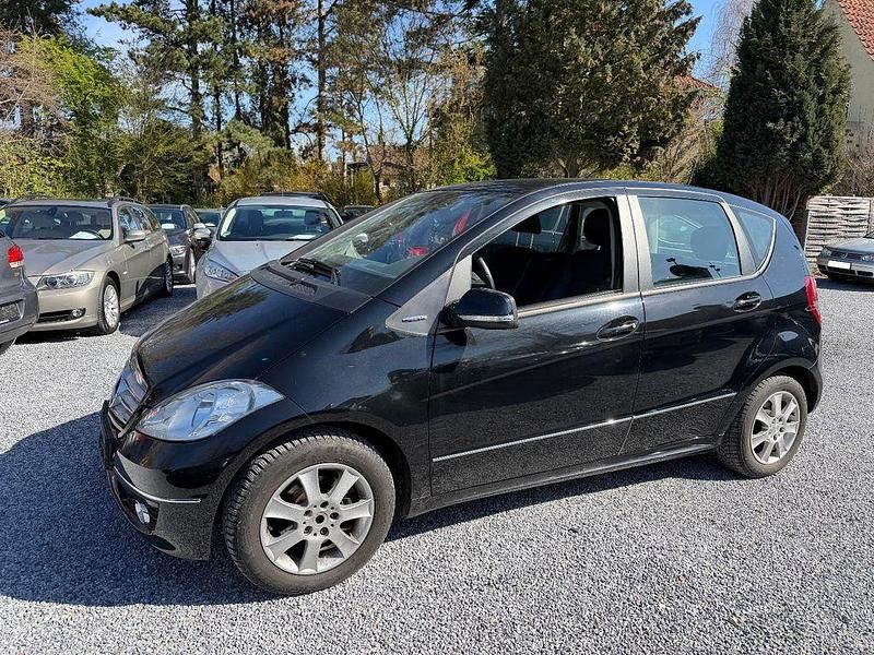 Gebraucht Mercedes A180 109 PS (80 kW) 2011 Schwarz Limousine