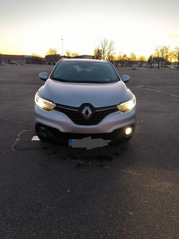 Grau Gebraucht 2018 Renault Kadjar Life SUV | 11.990 € (Fairer Preis) - Bild 1/4