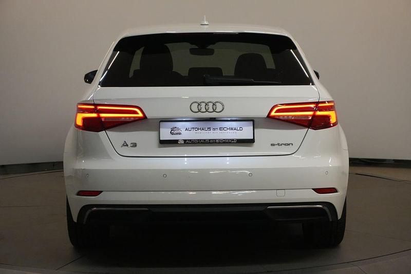 Gebraucht Audi A3 Sportback e-tron S-Line 150 PS (110 kW) 2017 Weiß Kleinwagen