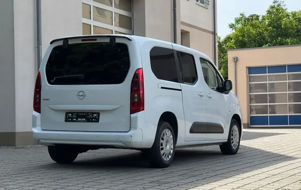 Gebraucht Opel Combo Life Elegance 131 PS (96 kW) 2023 Weiß Limousine