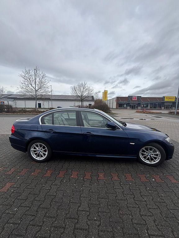 Gebraucht BMW 320 Efficient Dynamics 163 PS (119 kW) 2011 Blau Limousine