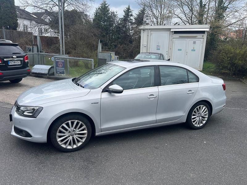 Gebraucht VW Jetta Highline 150 PS (110 kW) 2013 Silber Limousine