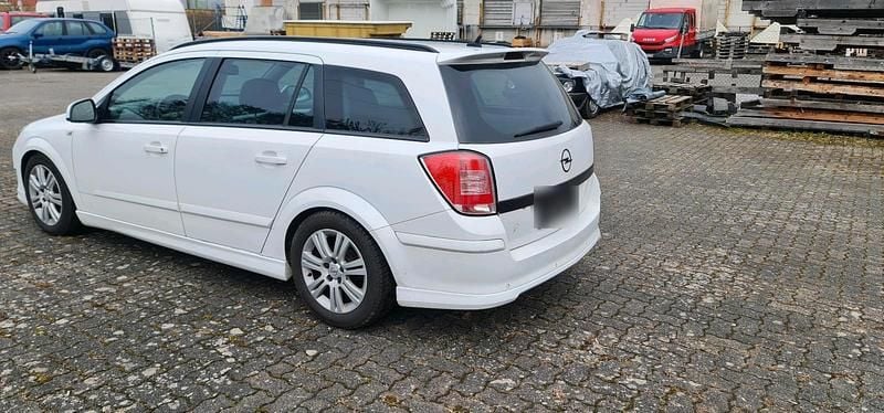 Gebraucht Opel Astra 150 PS (110 kW) 2010 Weiß Kombi