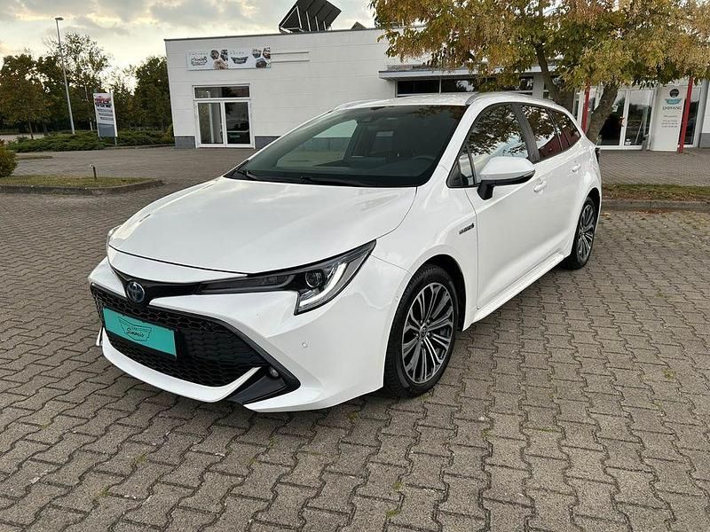 Weiß Gebraucht 2021 Toyota Corolla Team Kombi | 24.490 € (Fairer Preis) - Bild 1/4
