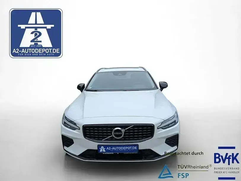 Gebraucht Volvo V60 R-Design 253 PS (186 kW) 2021 Weiß Kombi