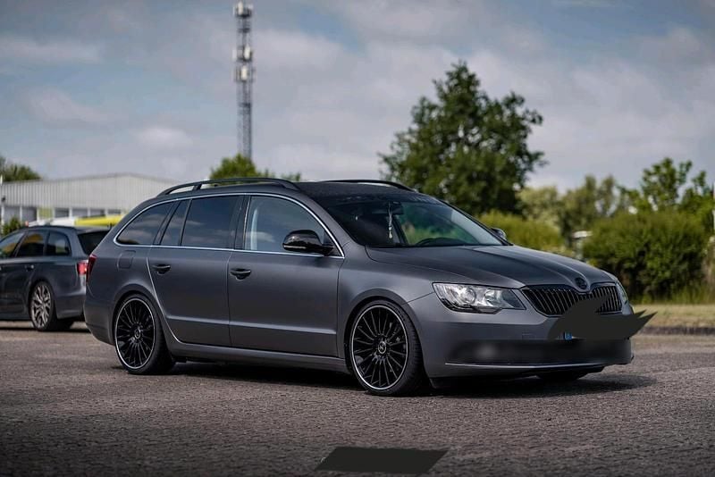 Gebraucht Skoda Superb 140 PS (102 kW) 2015 Grau Kombi