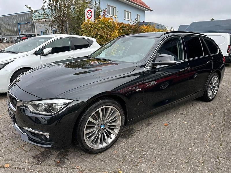 Schwarz Gebraucht 2018 BMW 320 Luxury Line Kombi | 15.900 € (Guter Preis) - Bild 1/4