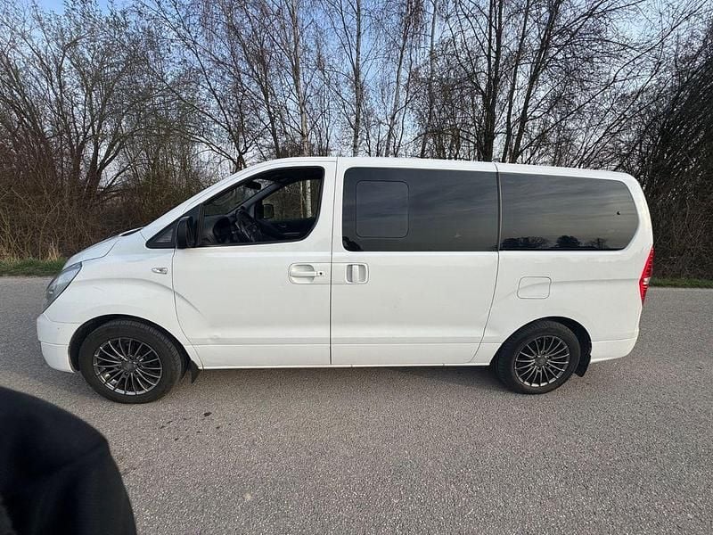 Gebraucht Hyundai H-1 170 PS (125 kW) 2015 Weiß Van / Kleinbus