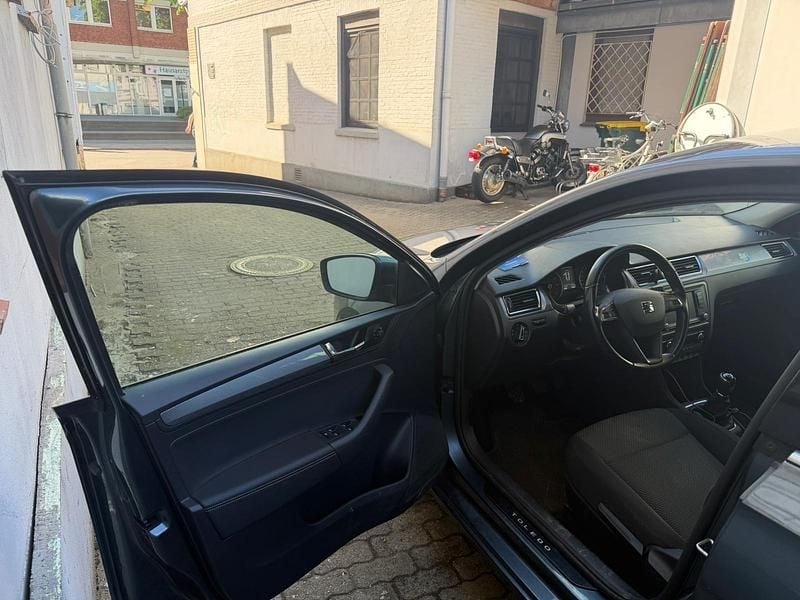 Second-hand Seat Toledo 110 CP (80 kW) 2018 Gri Hatchback