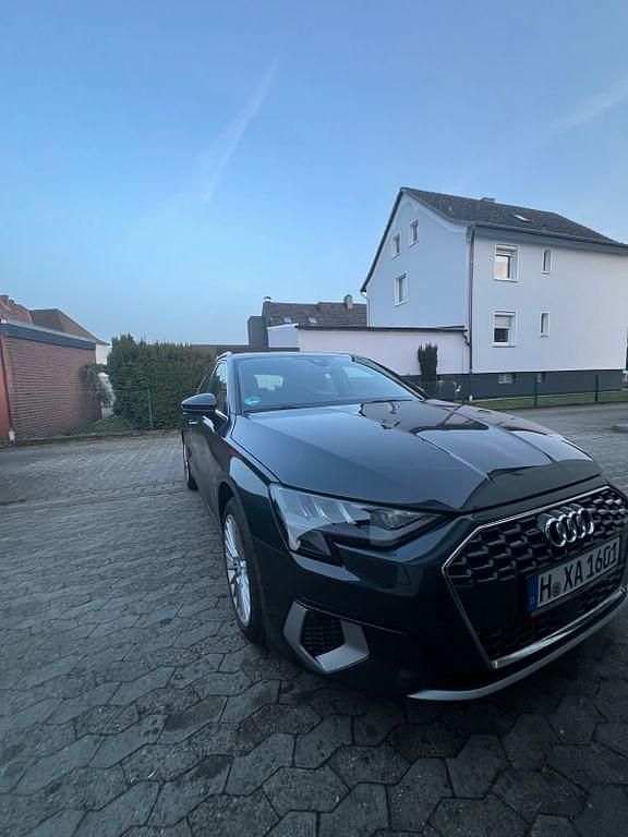 Gebraucht Audi A3 Ambiente 150 PS (110 kW) 2022 Grau Limousine