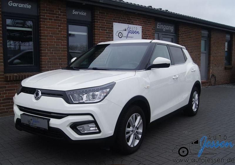 Weiß Gebraucht 2018 Ssangyong (KGM) Tivoli Crystal SUV | 9.985 € (Fairer Preis) - Bild 1/4