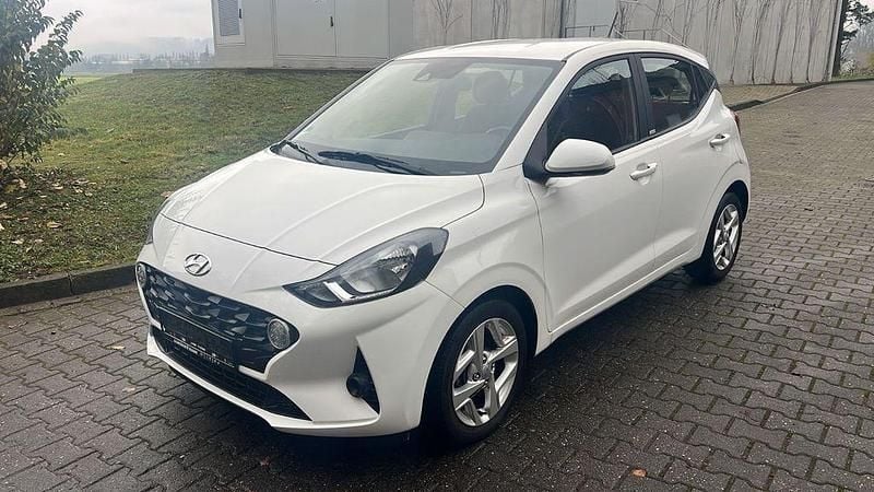 Weiß Gebraucht 2021 Hyundai i10 Trend Kleinwagen | 9.590 € (Superpreis) - Bild 1/4