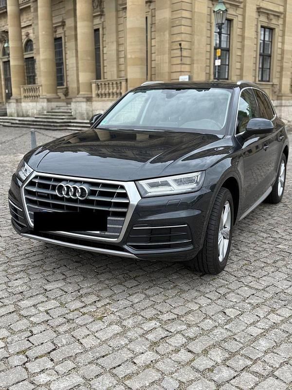 Grau Gebraucht 2019 Audi Q5 Sport SUV | 33.200 € (Guter Preis) - Bild 1/4