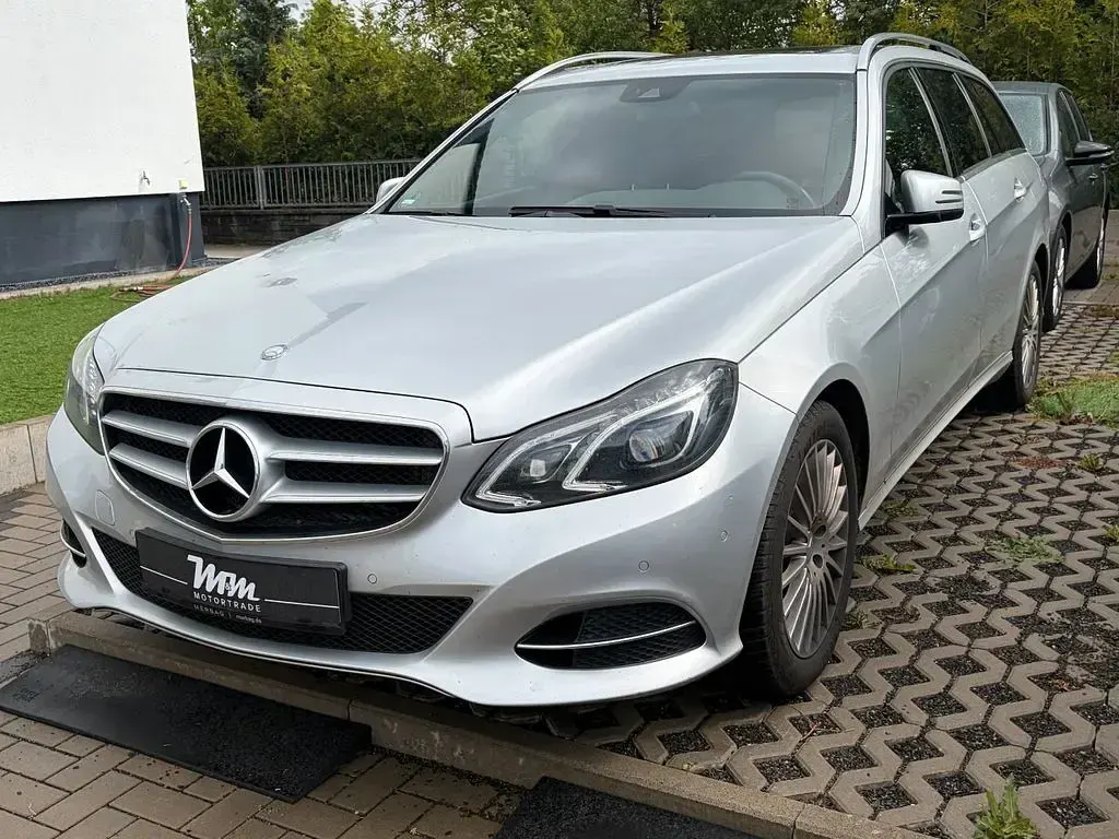 Second-hand Mercedes E220 Avantgarde 170 CP (125 kW) 2017 Argintiu Berlinǎ